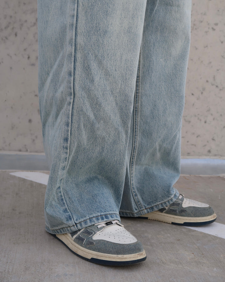Light Wash Wide-Leg Jeans Blue 01130