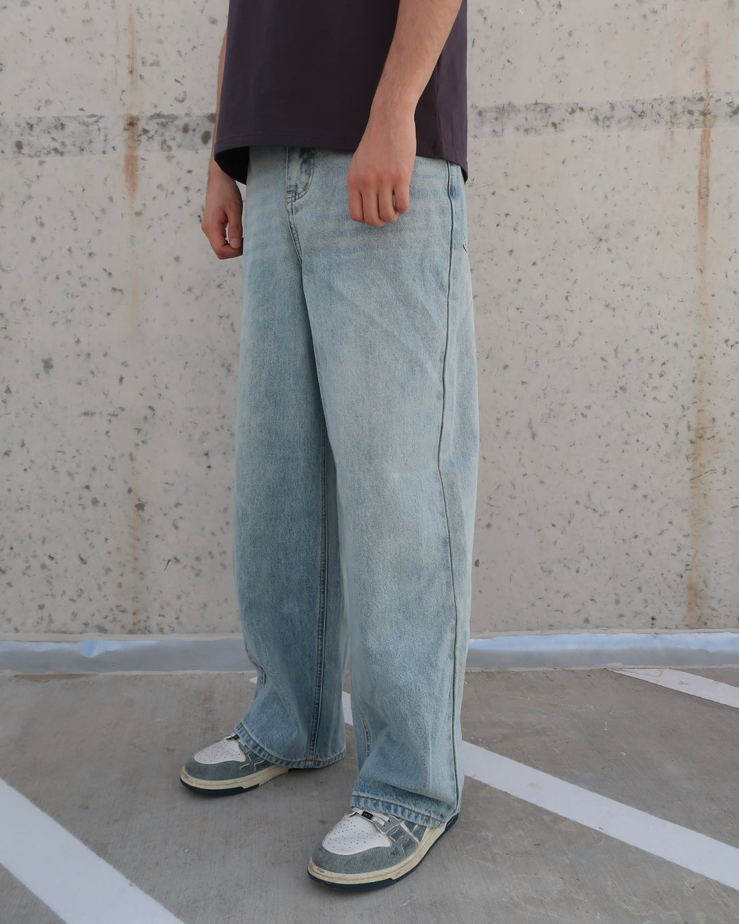 Light Wash Wide-Leg Jeans Blue 01130